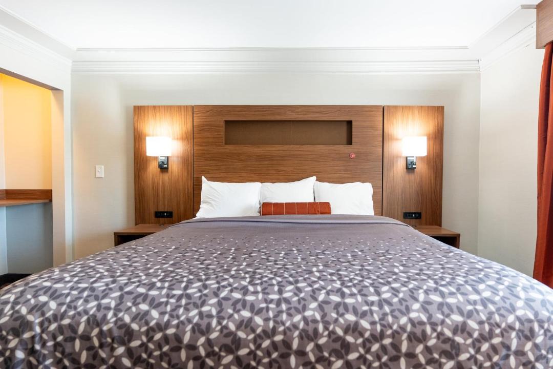 Photo of Bedroom in Downtown Niagara Falls