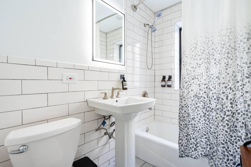 Photo of Bathroom in Rogers Park