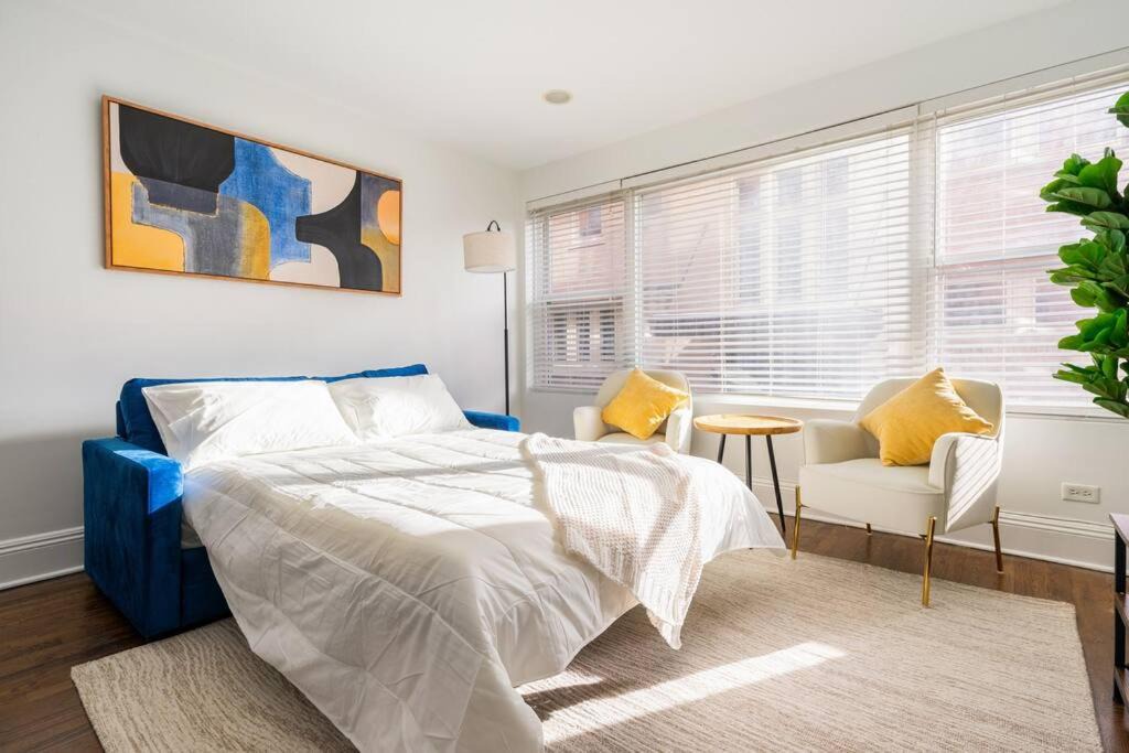 Photo of Bedroom in Rogers Park