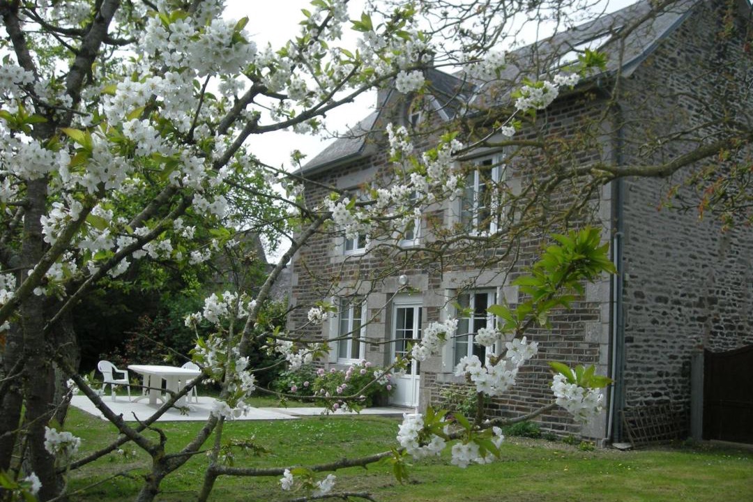 Photo of Buildings in Vains