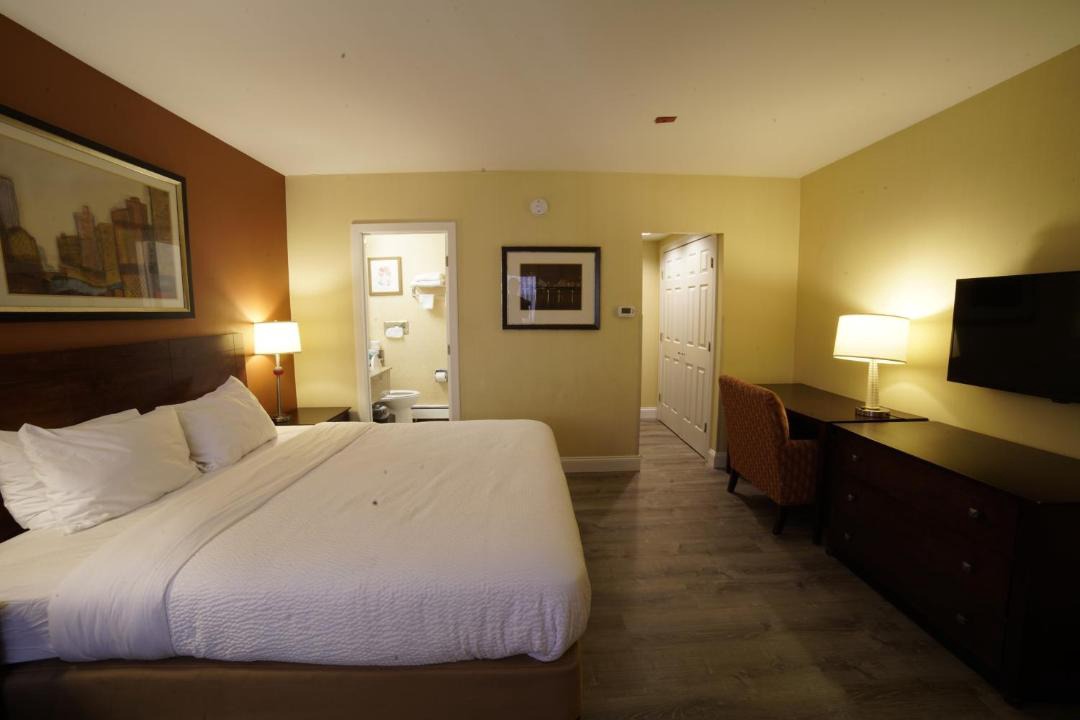 Photo of Bedroom in Commonwealth