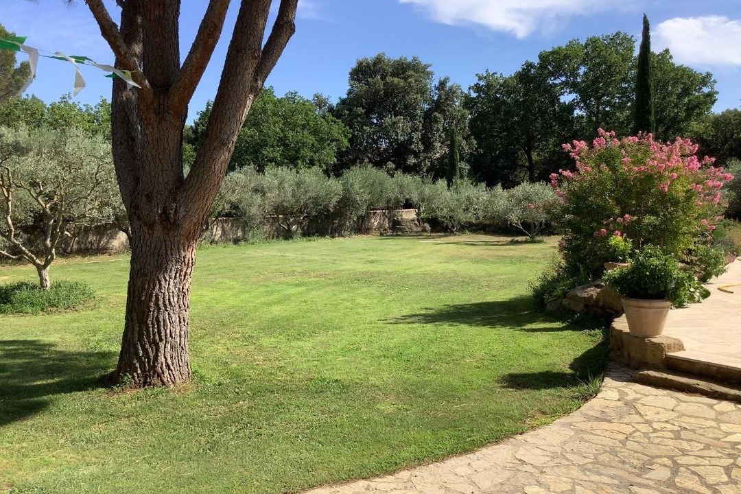 Photo of Others in Serignan-du-Comtat