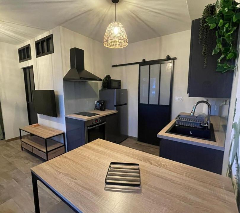 Photo of Others in Valence