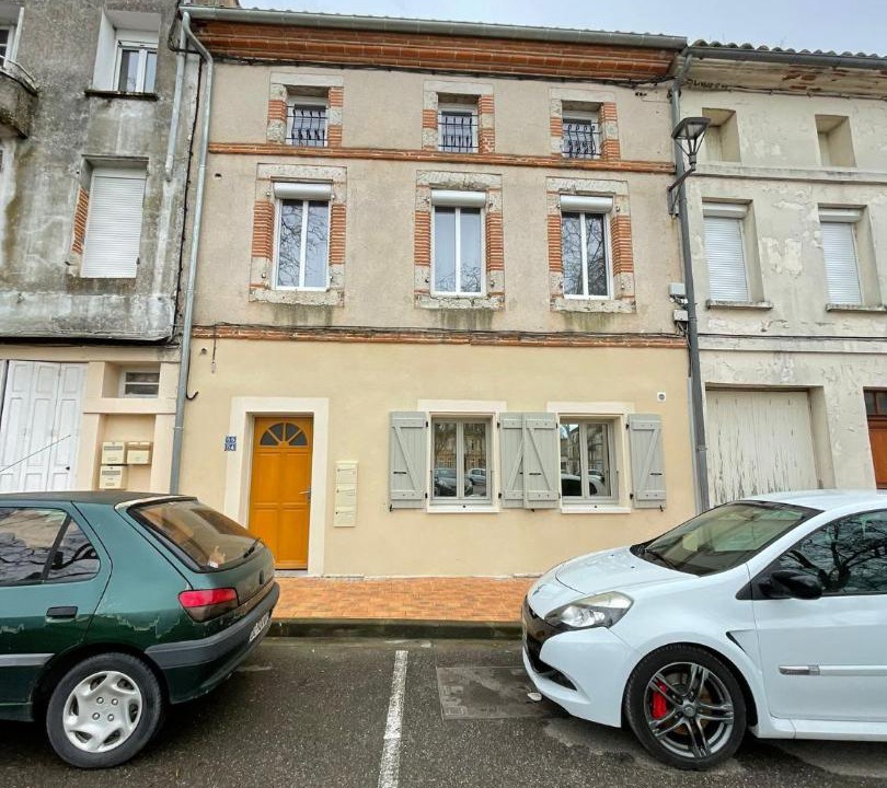 Photo of Others in Valence