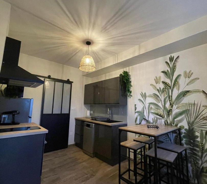 Photo of Others in Valence