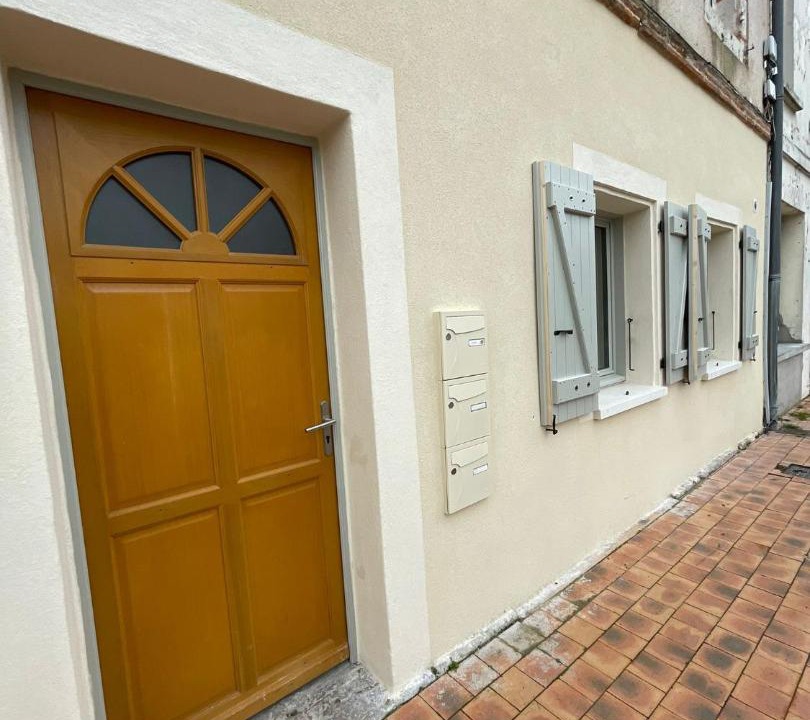 Photo of Others in Valence