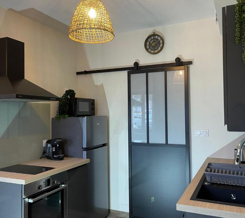 Photo of Others in Valence