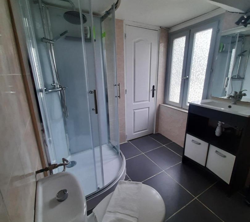 Photo of Others in Enclos