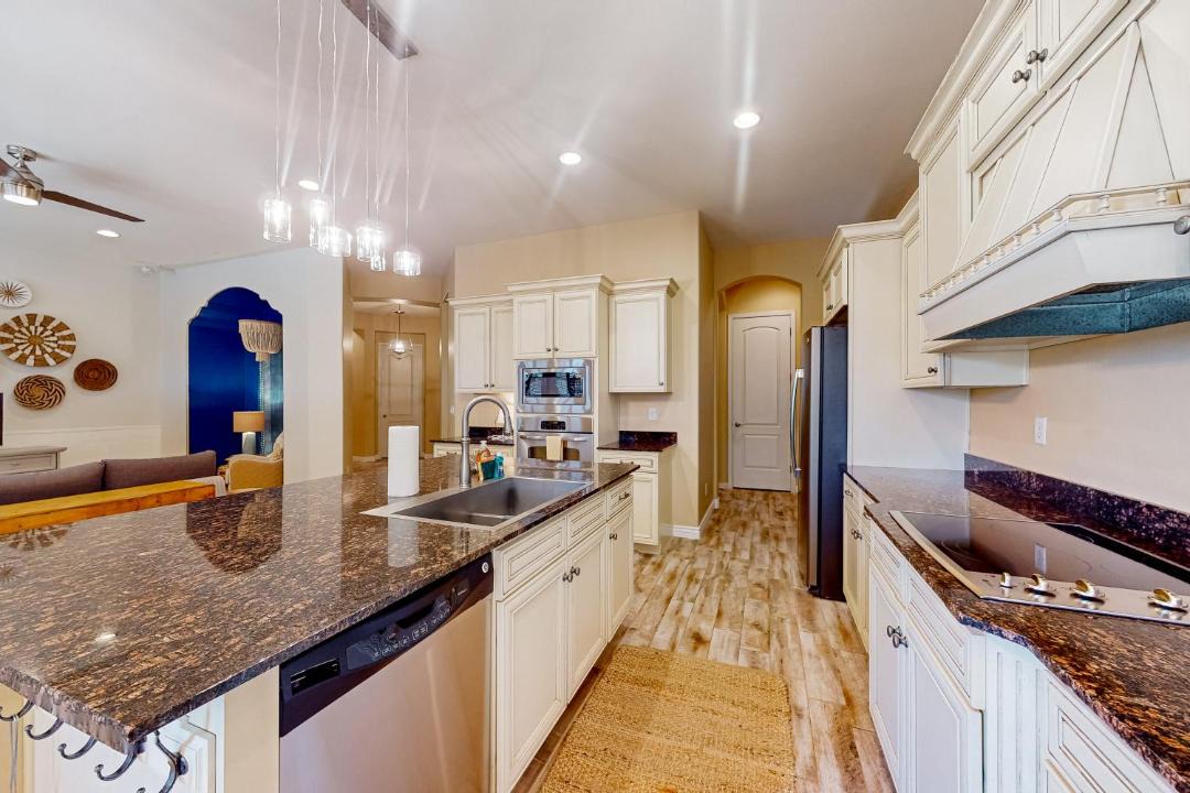 Photo of Kitchen in Montecito in Estrella
