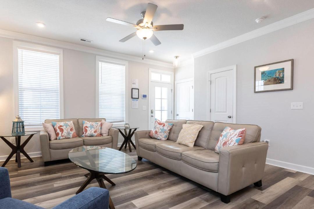 Photo of Livingroom in Northeast Virginia Beach