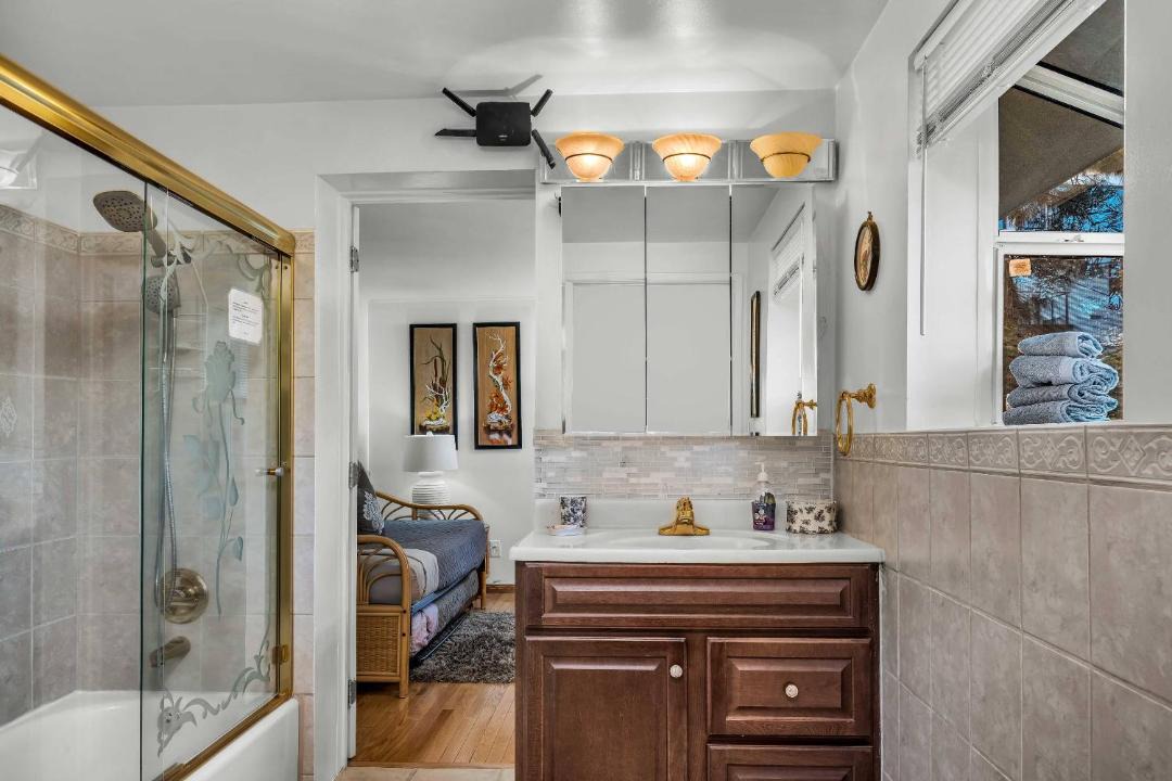 Photo of Bathroom in Hollywoodland
