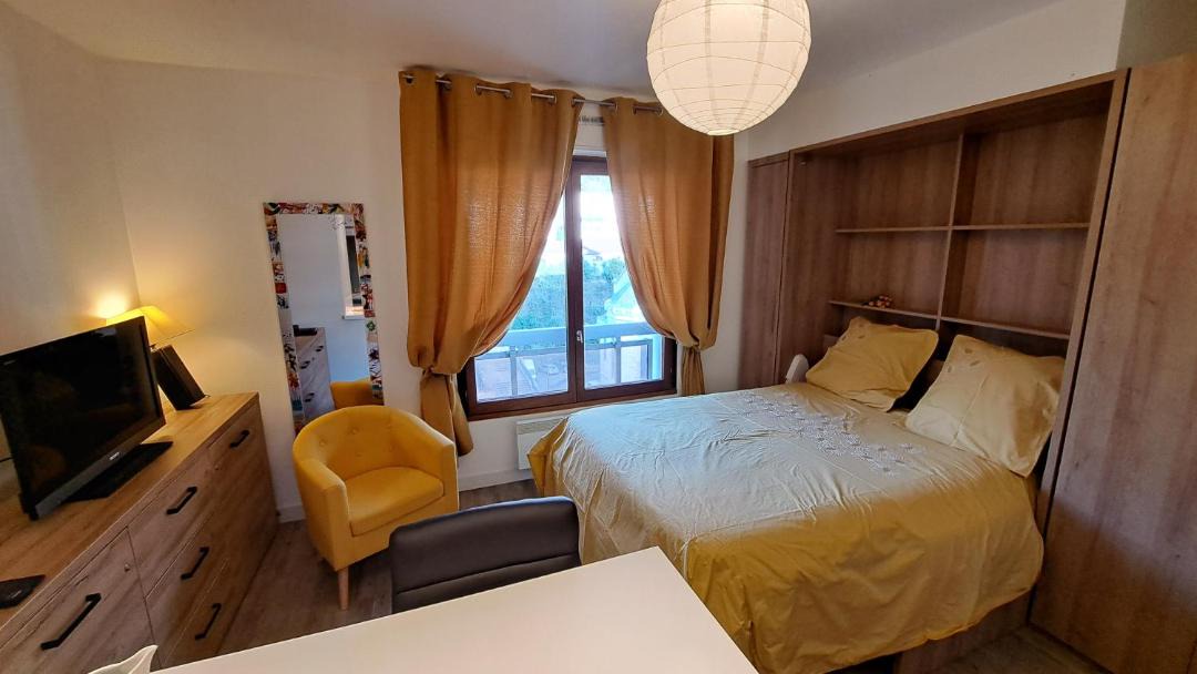 Photo of Bedroom in Aix-les-Bains City Center