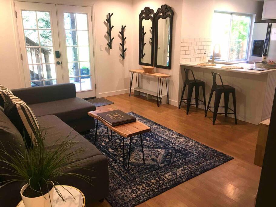 Photo of Livingroom in West Westminster