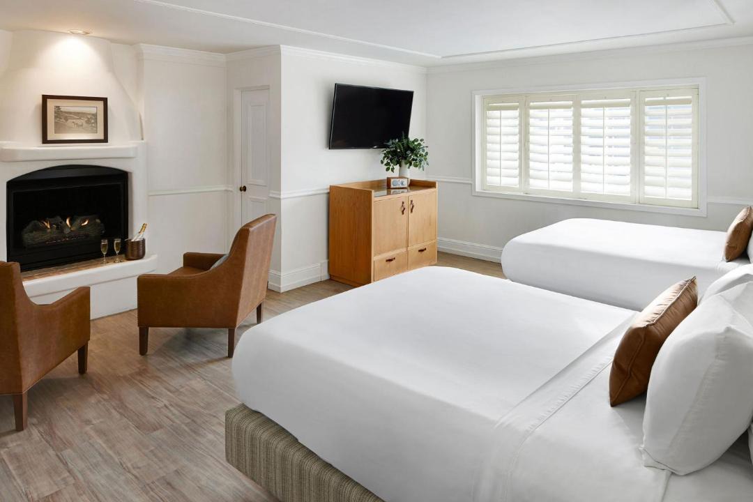 Photo of Others in Golden Rectangle