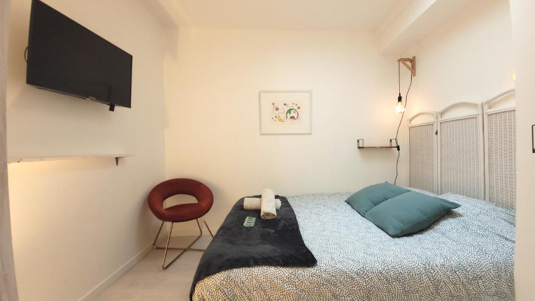 Photo of Bedroom in Magenta