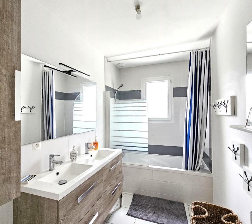 Photo of Others in Guecelard