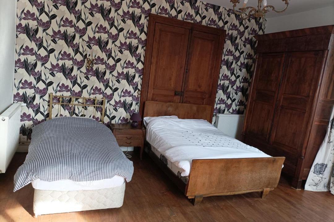 Photo of Others in Buzy