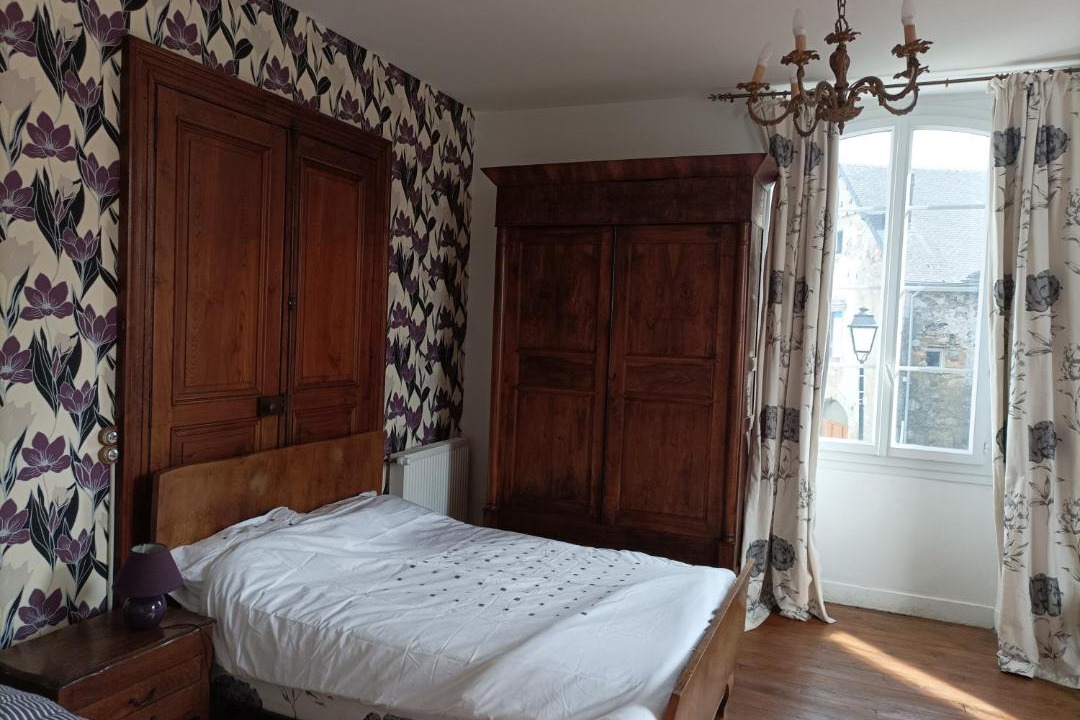 Photo of Others in Buzy