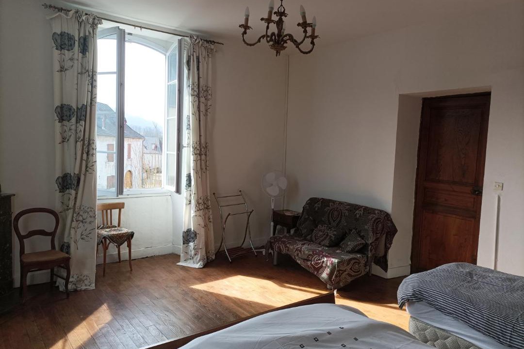 Photo of Others in Buzy