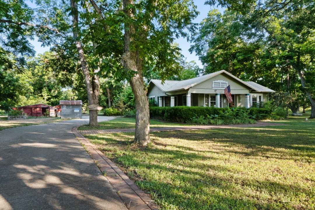 Photo of Buildings in Prairie Lea