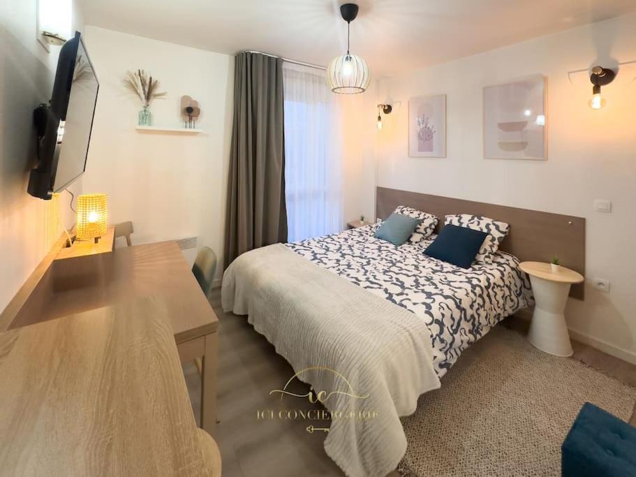Photo of Bedroom in Saint-Cyr-l'Ecole
