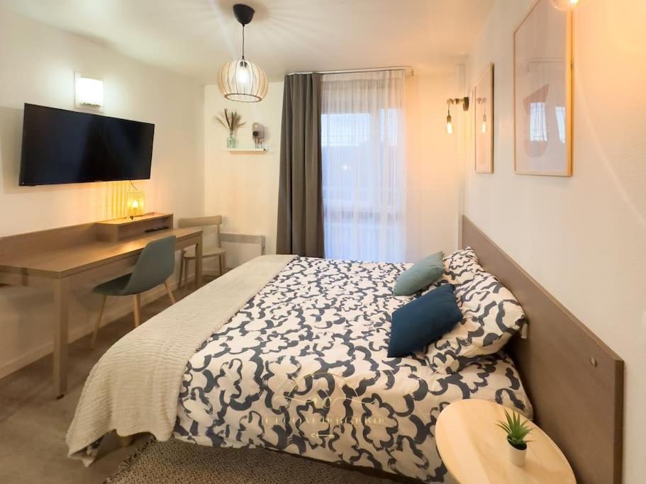 Photo of Bedroom in Saint-Cyr-l'Ecole