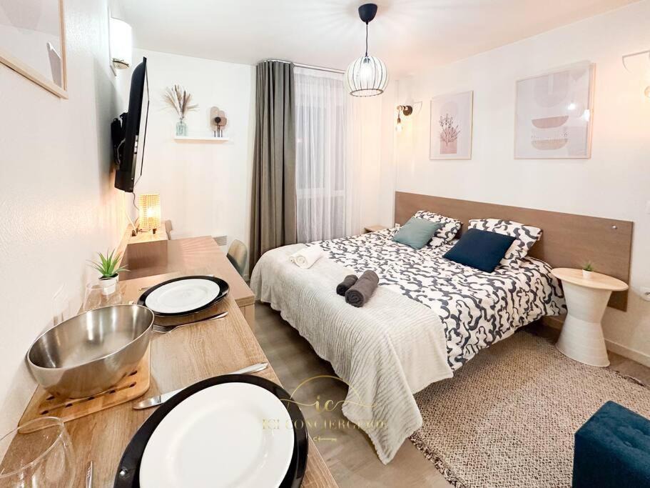 Photo of Bedroom in Saint-Cyr-l'Ecole