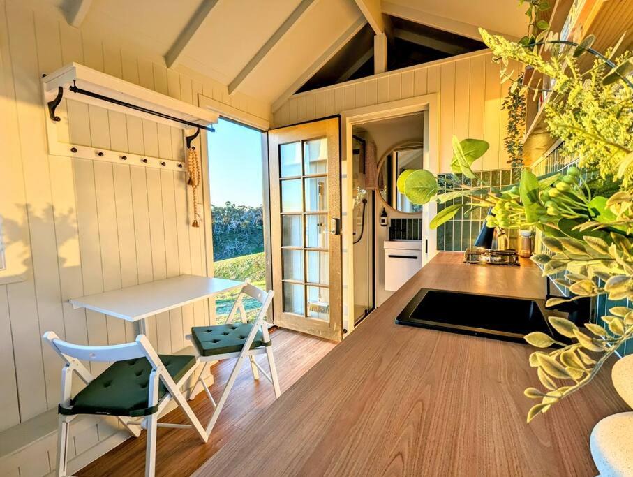 Photo of Others in Metcalfe