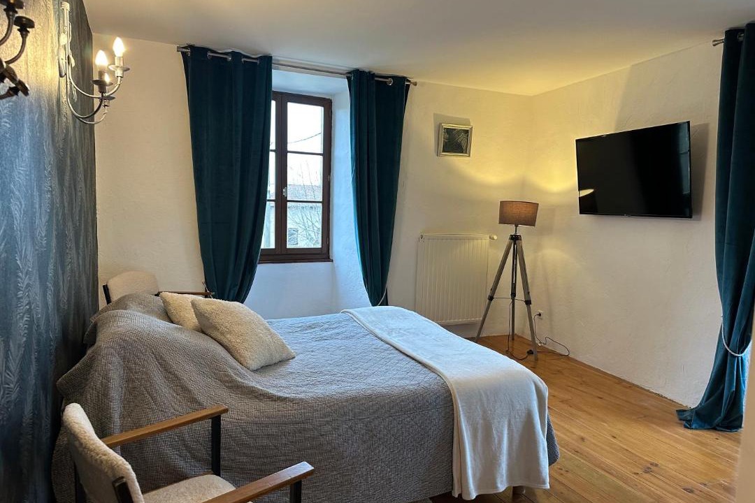 Photo of Others in Lens-Lestang