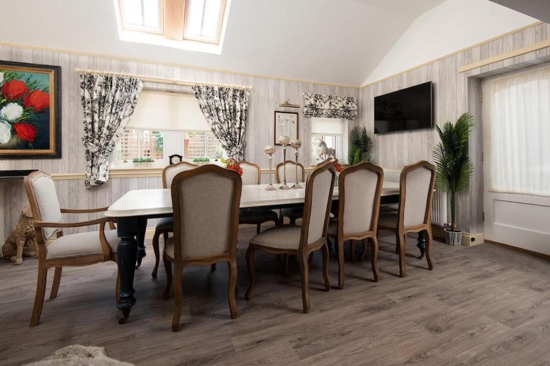 Photo of Others in Melrose