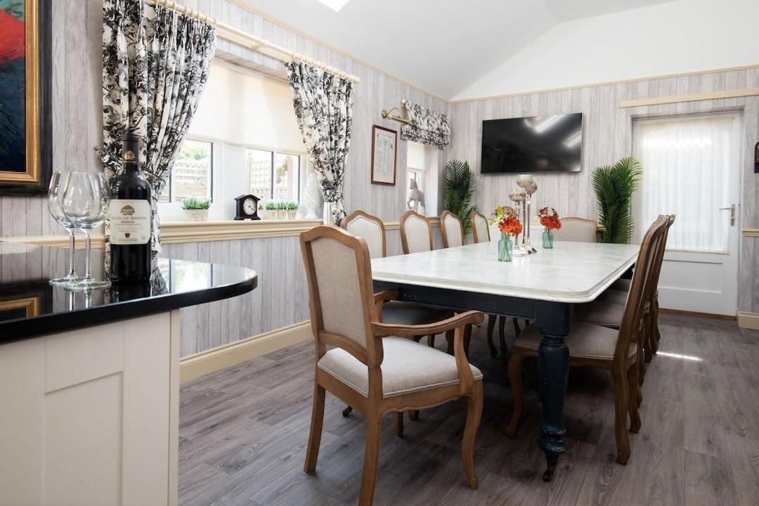 Photo of Others in Melrose