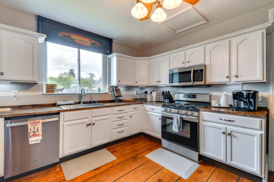 Photo of Others in Cayuga