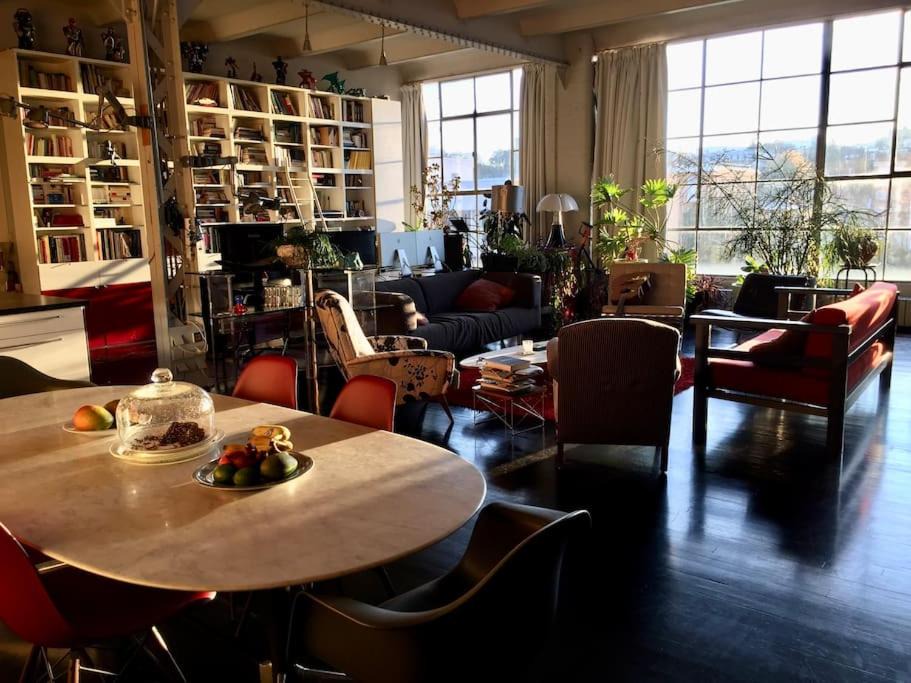 Photo of Others in Marat - Parmentier