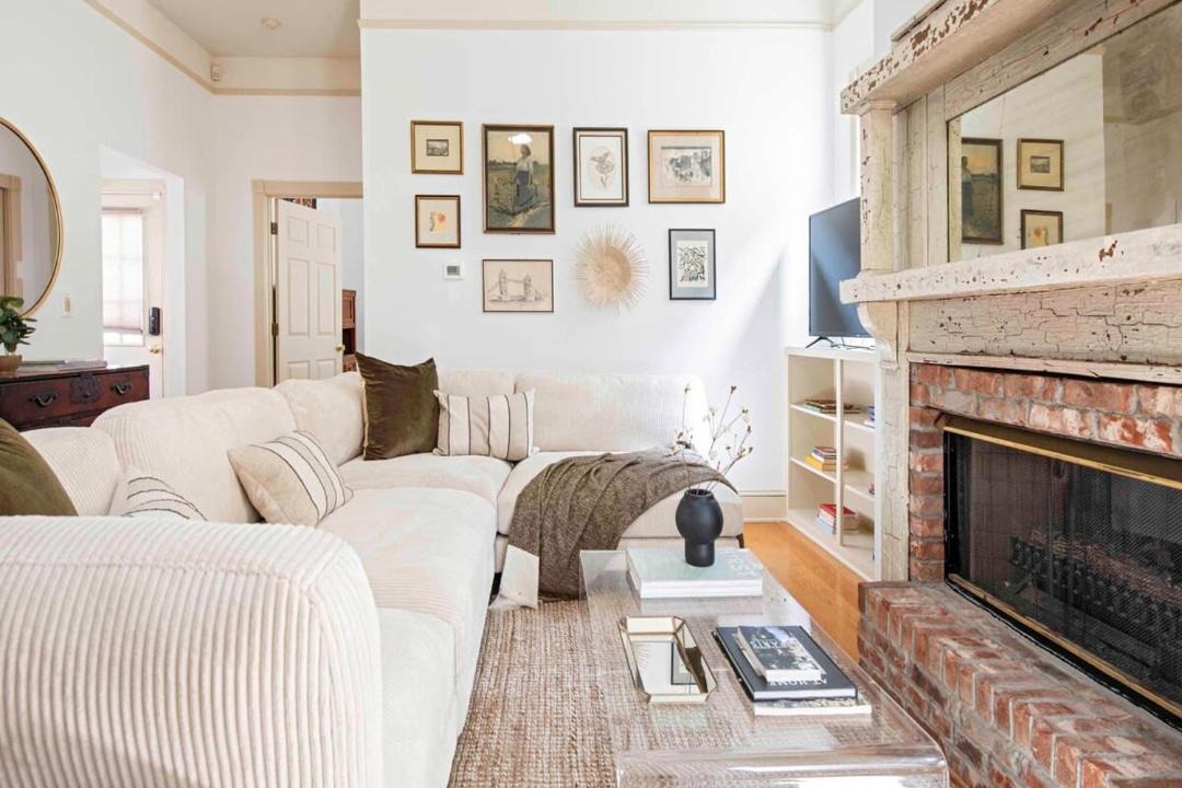 Photo of Livingroom in Cabbagetown