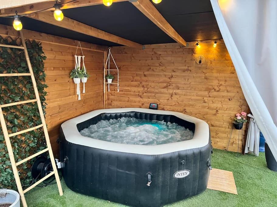 Photo of Others in Ales