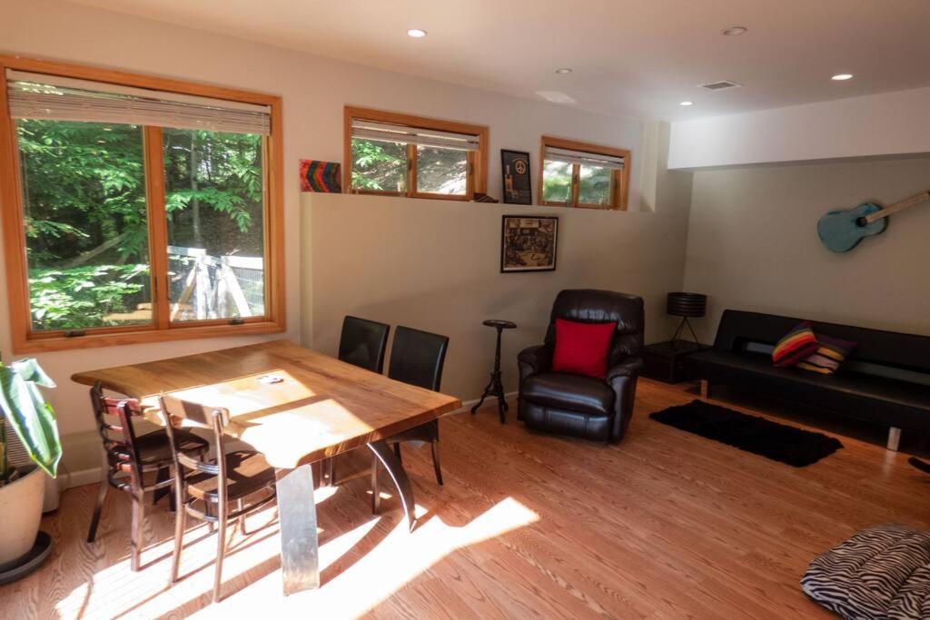 Photo of Others in Monticello