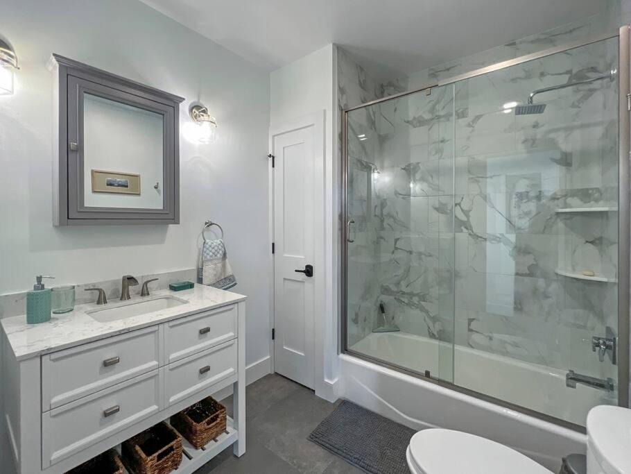 Photo of Others in Monticello