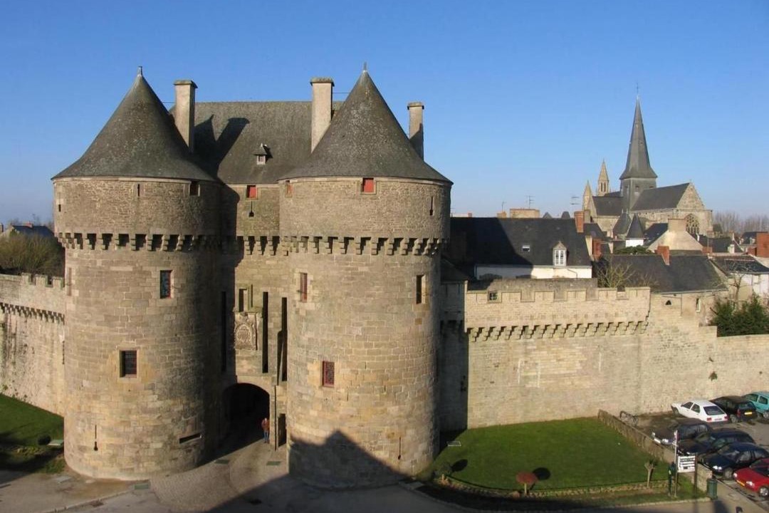 Photo of Buildings in Saint-Lyphard