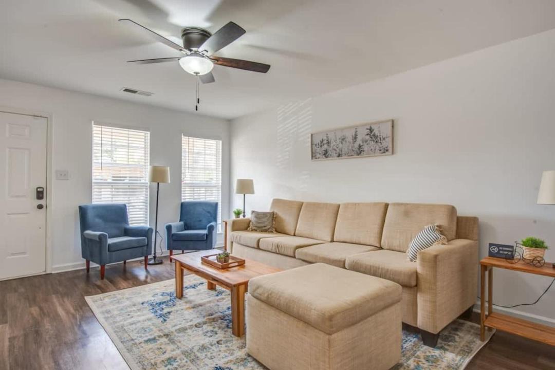 Photo of Livingroom in University District