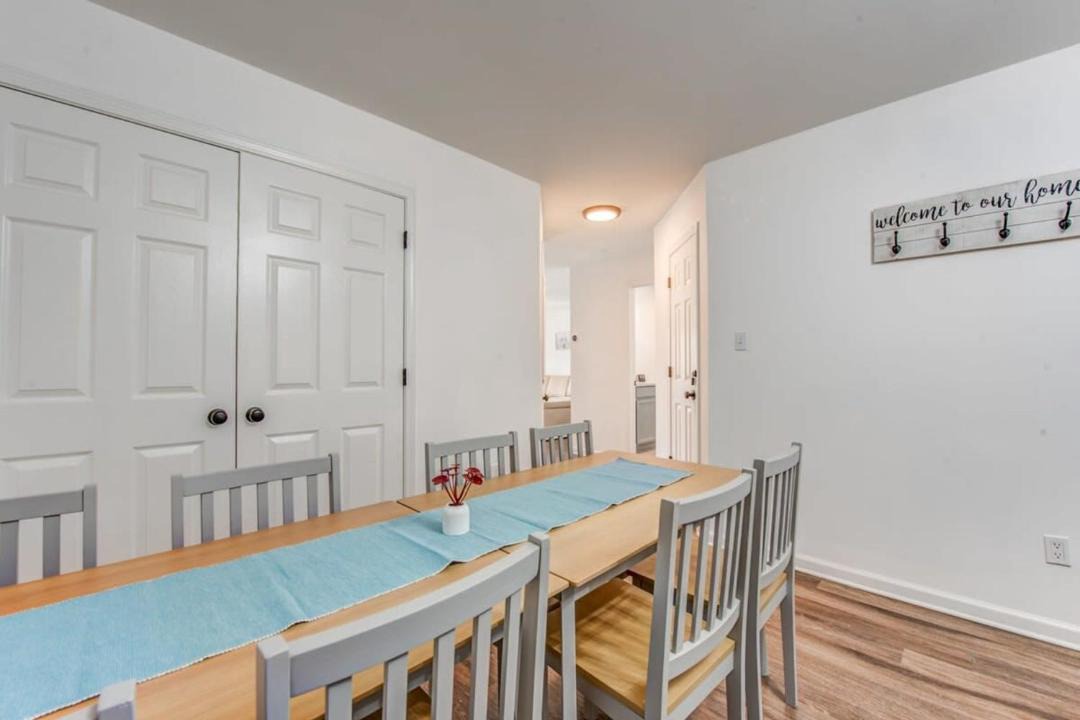 Photo of Others in University District