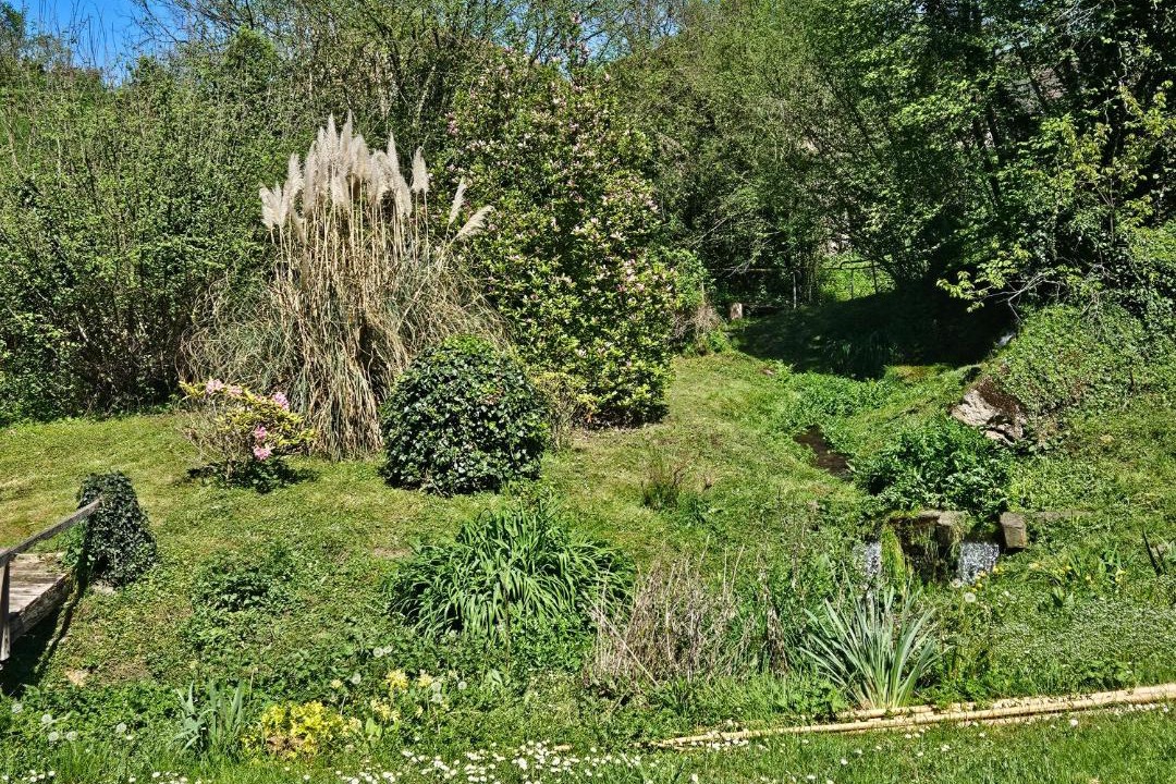 Photo of Others in Coust