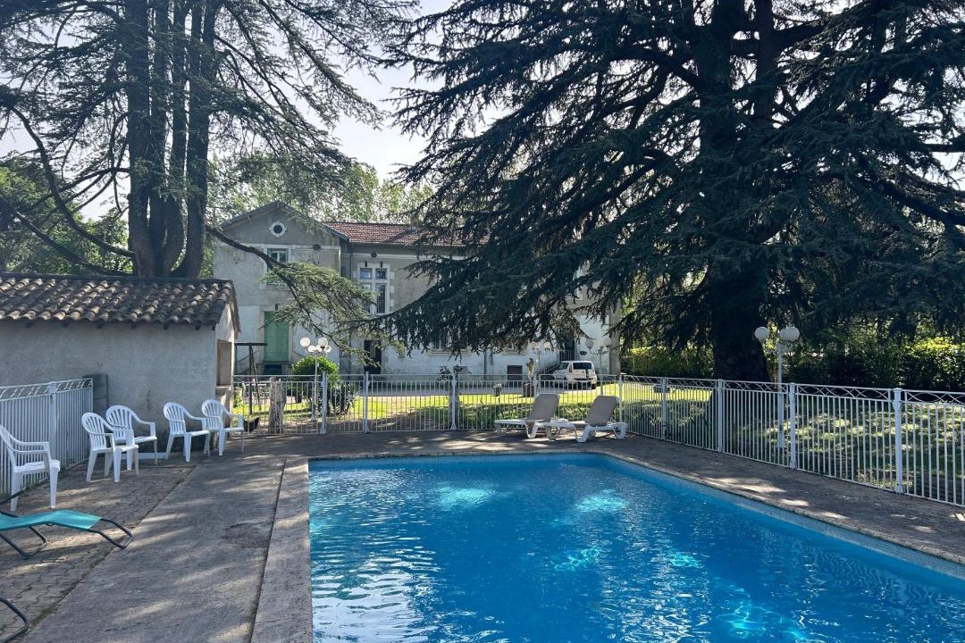 Photo of Others in Laroque