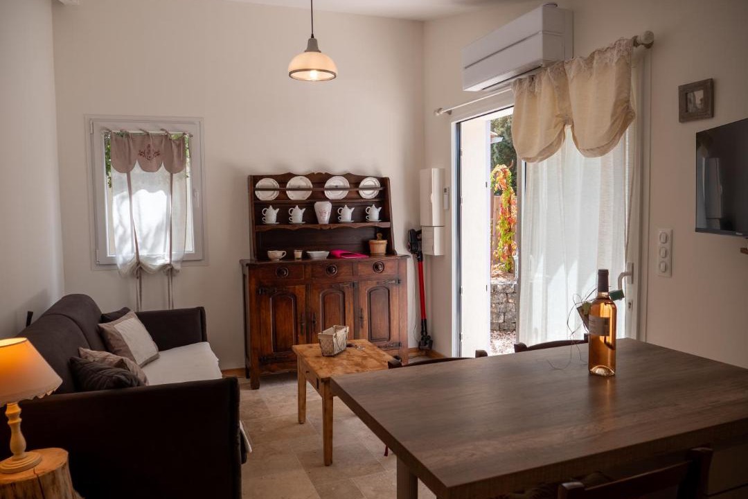 Photo of Livingroom in Fox-Amphoux