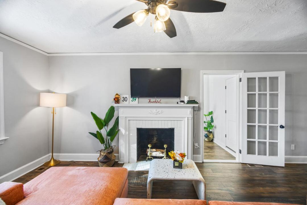 Photo of Livingroom in Forest Hills