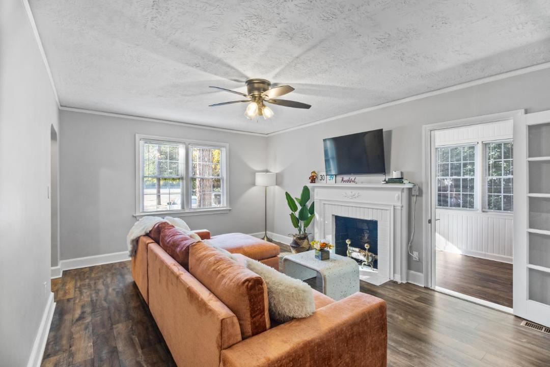 Photo of Livingroom in Forest Hills