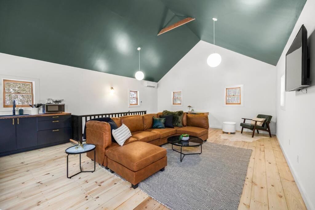 Photo of Livingroom in Hillsdale