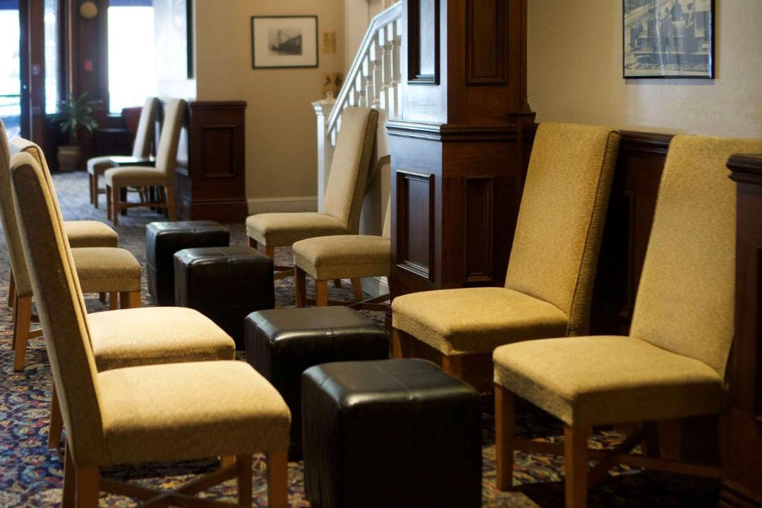 Photo of Livingroom in Downtown Oakland