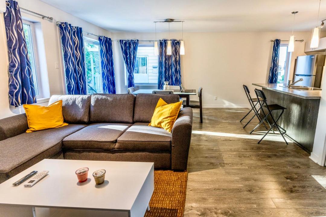 Photo of Livingroom in Laval-des-Rapides