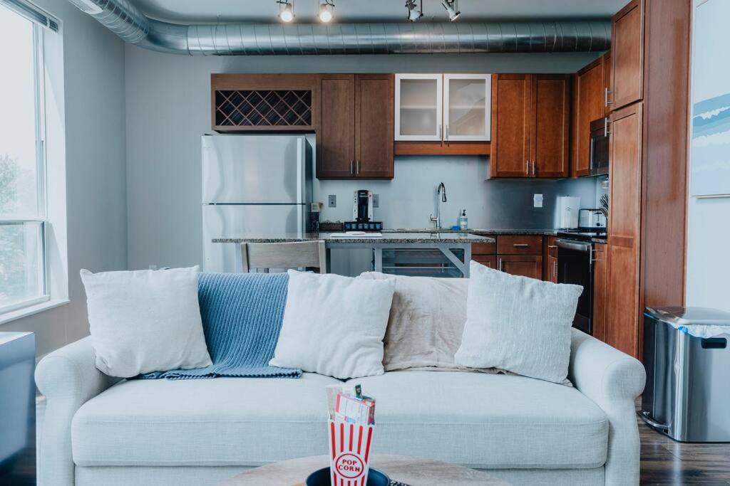 Photo of Livingroom in DeBaliviere Place