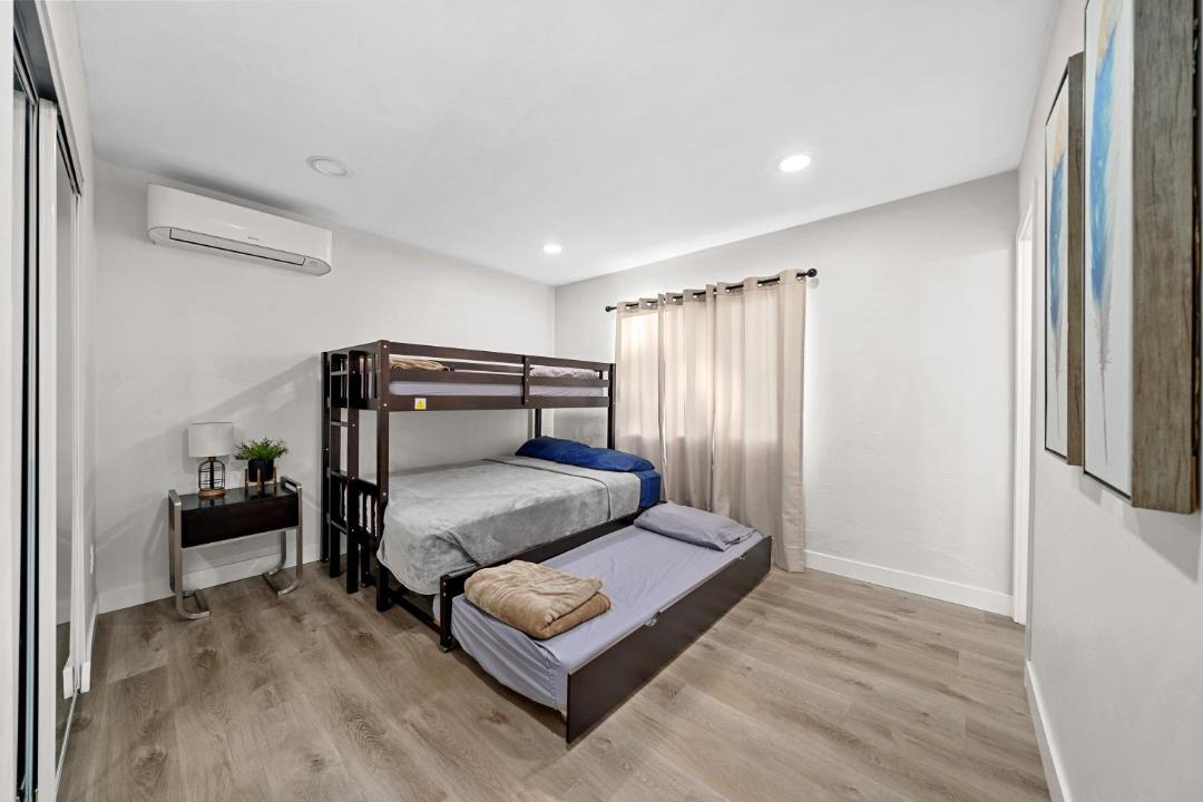 Photo of Bedroom in Lakeside